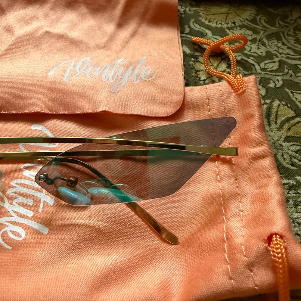 Vintyle Blue Rimless Sunglasses - Picture 2 of 8